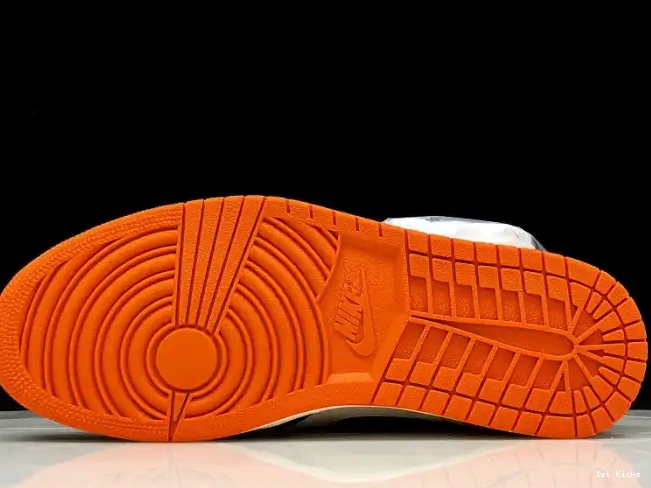 1st Kicks Shoes OW AQ0818-158 x Jordan Off-Louis AJ1 Air 1 0518